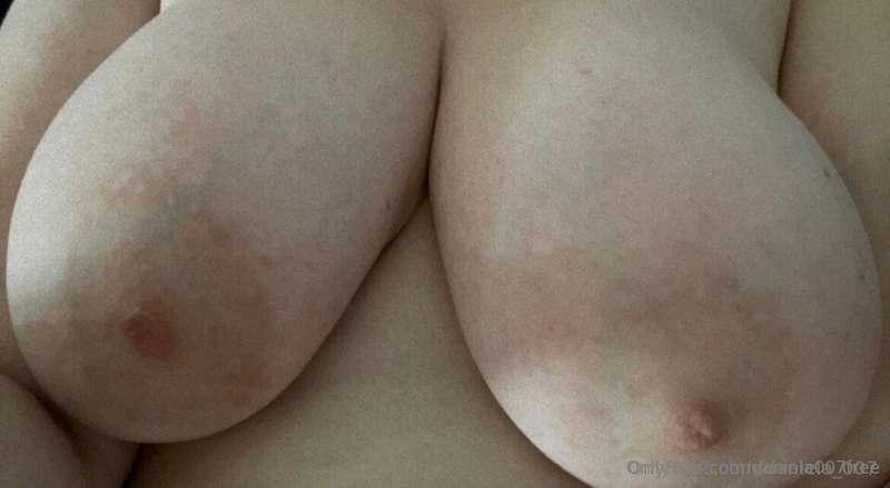 Țâțele mele te așteaptă 🤪🤪🤪🤪 Hai aiciiiiii @daniela_007 