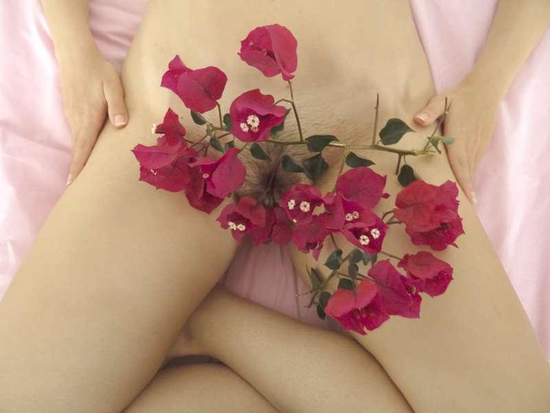 I adore spring and caress myself with flowers... 🌸🍃