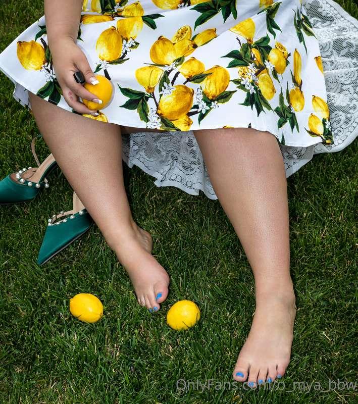 Come suck the lemon juice off my toes, 🍋