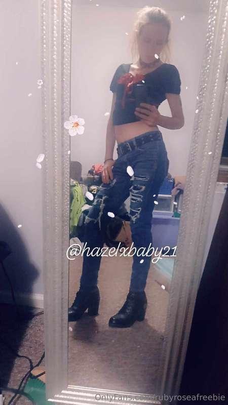 🥵 Cum check Hazel out! She's hot, she's slutty and it's summ..