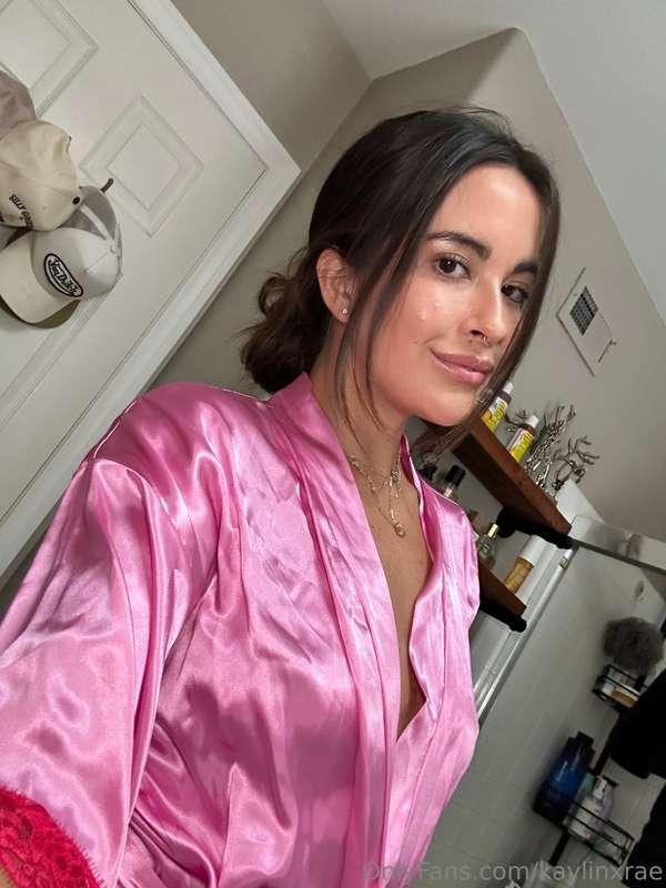 Doing a live Friday night! Everyone please vote what time wo..