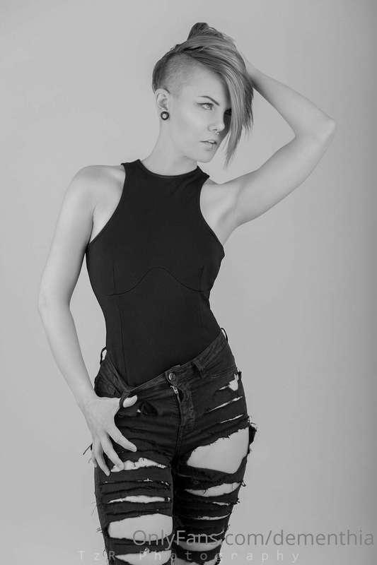 2 new pics from some sets I did this autumn. Quite different..