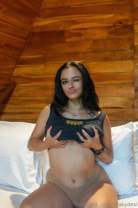 No thoughts... just boobs 😗