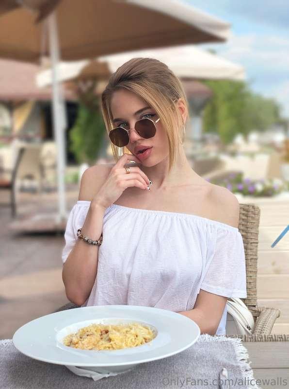 🇮🇹 I treated myself to a cozy lunch at my favorite Italian r..