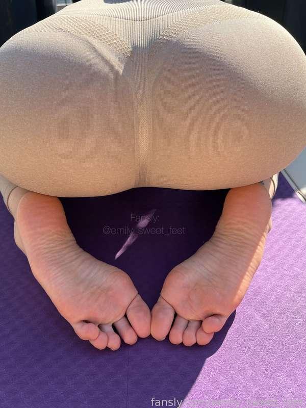 emily_sweet_feet image #0