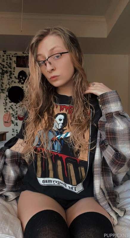 ✩‧₊*:・420 FRIENDLY ･ :*₊‧✩

tell me im handsome? 

#fyp #petite #nonbinary #nb #enby #theythem #pierced #alt #grunge #emo #horrorslut #arch #thighhighs #thong #androgynous #androgyny 