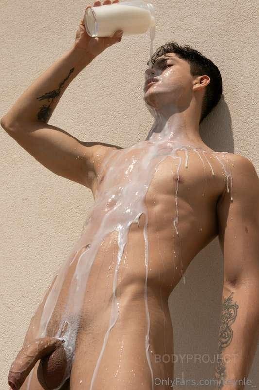 Got some milk for you wanna lick it all? 🥵💦💦