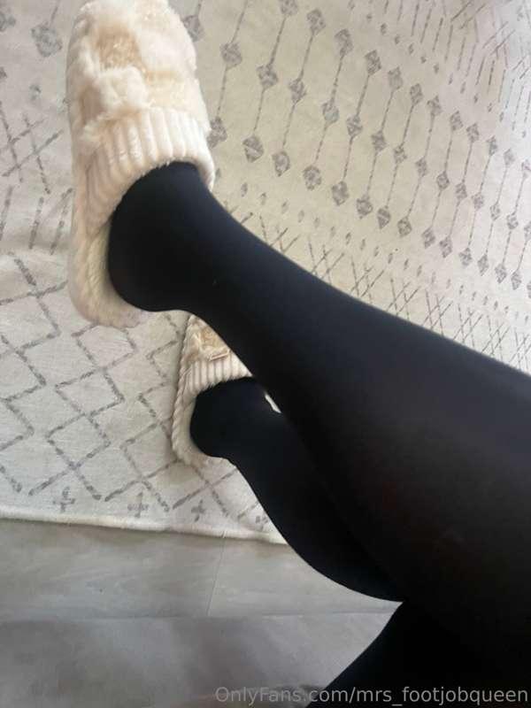 Slippers and tights 💕 ❤️