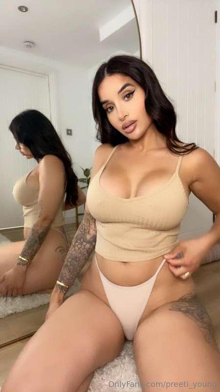 Look how tight this top is round my tits 😜