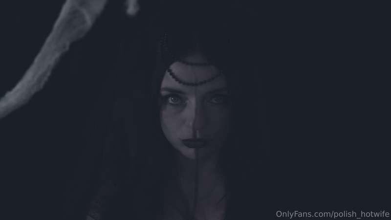 Here's a sneak into our Halloween inspired images for the we..