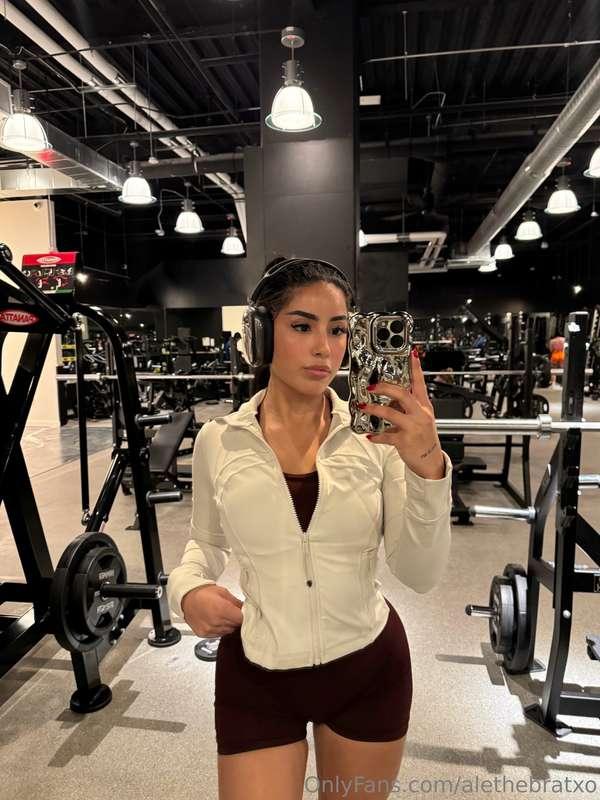 First workout of the year ✔️ are u keeping up with your new ..