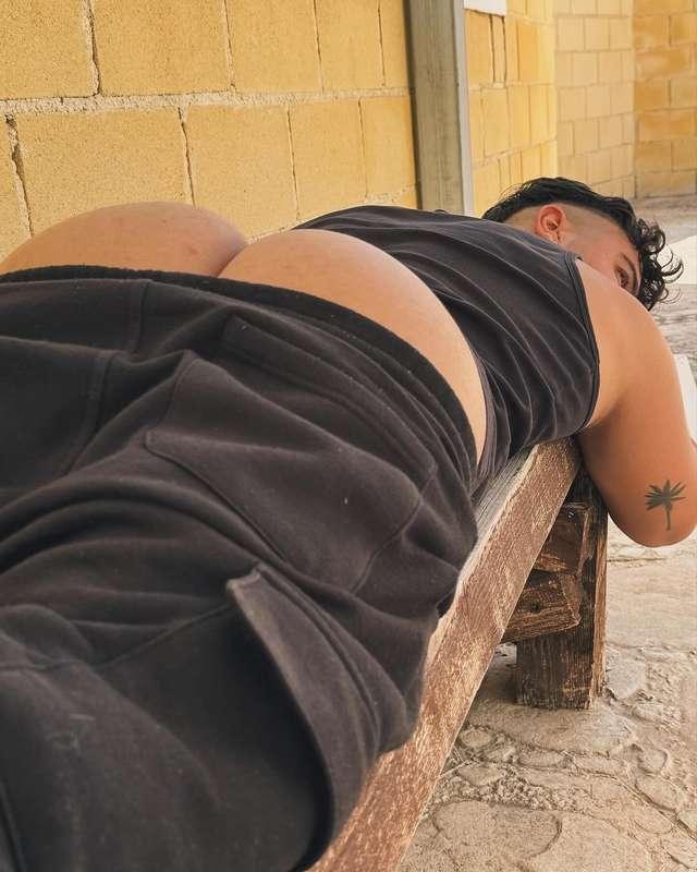 Con esta calor solo pega tener el culo al fresco 😜