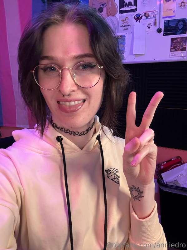 hiii im finally feeling way better and will be posting regul..