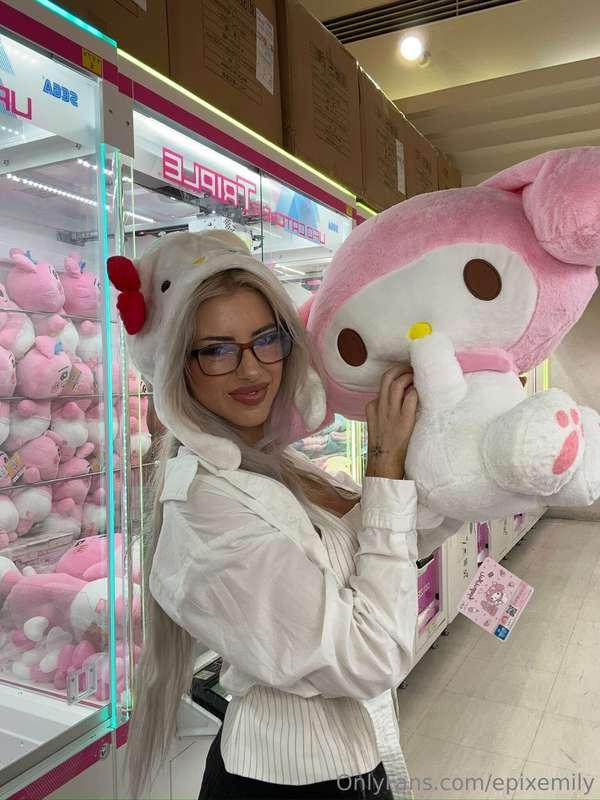 big wins and even bigger plushies 🧸