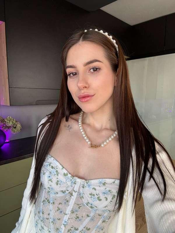 A delicate neck jewelry is not only a stylish accessory, but..
