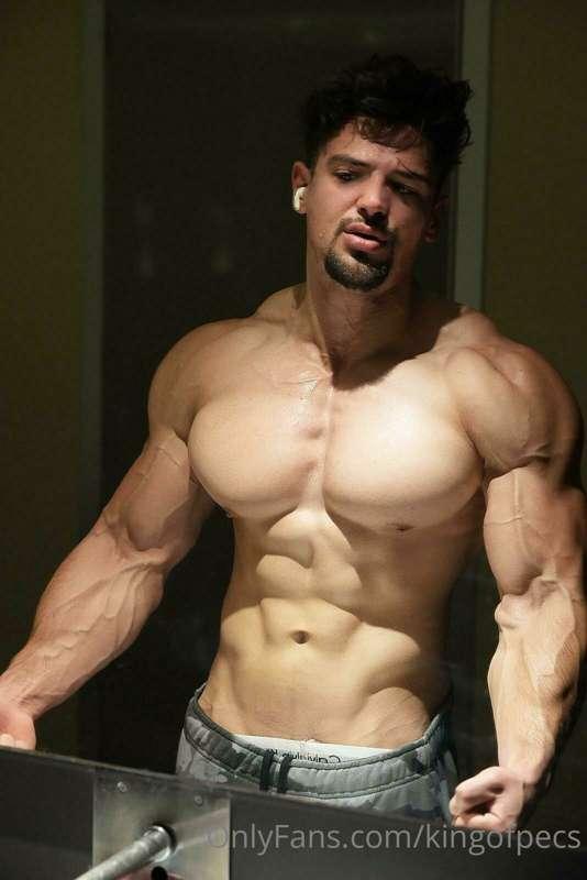 kingofpecs image #1