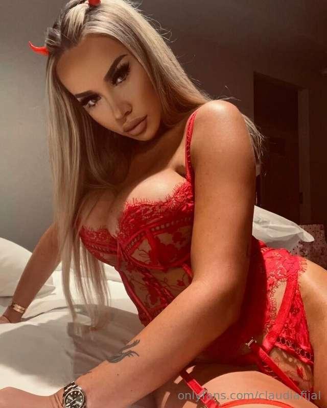 What should I be for Halloween?!!🎃