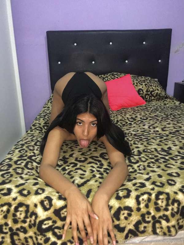 Hola mis pervertidos! 
Recuerden que pueden pedirme videos y..