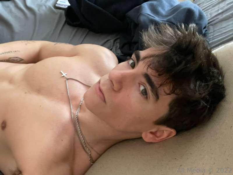 Who wants to stay in bed with me all day?