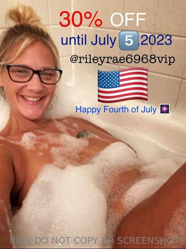 https://onlyfans.com/rileyrae6968vip