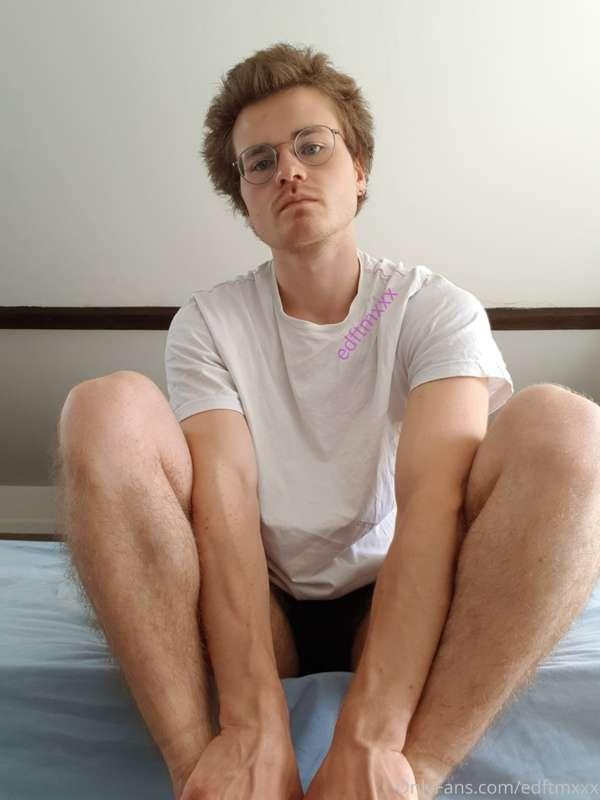 I just hate wearing pants at home tbh