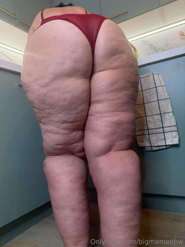 I am feeling so horny right now.. 
