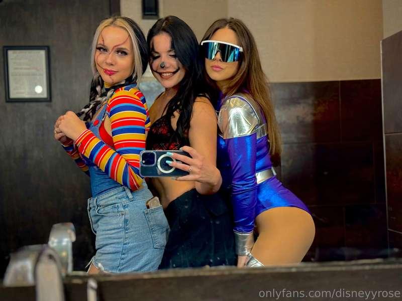 swipe for me to flash you in the bathroom 😚😚