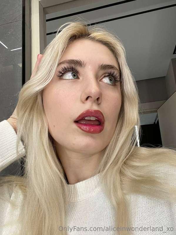 I'm about to fly away on my eyelashes 🤭🥰