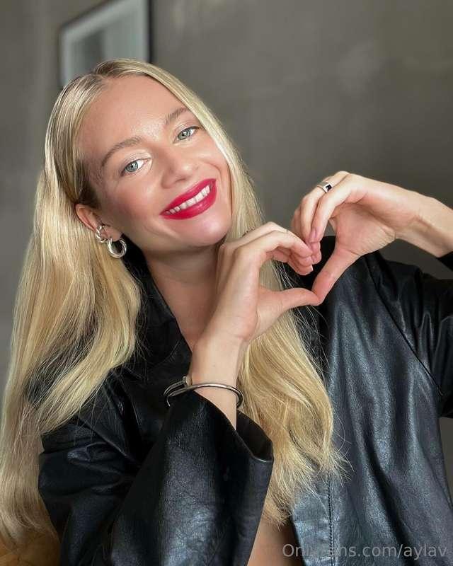 💘💘💘My Mood is WOW) My Vibes are Hot) I’m in a mischievous mo..