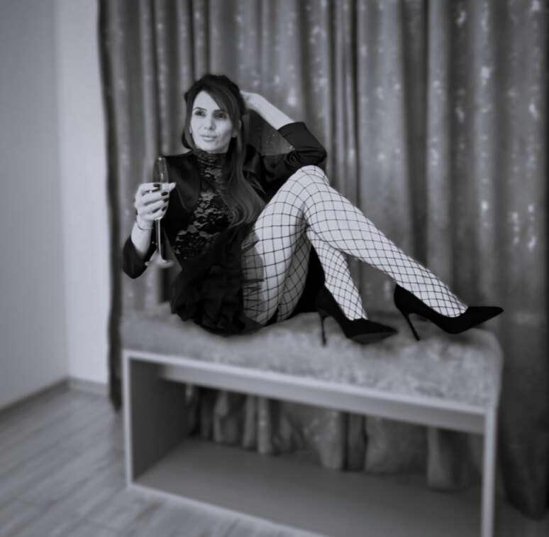 @sexycattyI’m a mature, confident MILF with a wild imaginati..