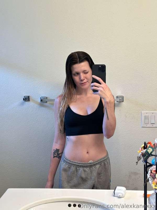 Swipe for titties ;)