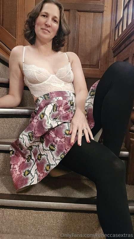 Just relaxing at my new premises...hope you all had a good w..