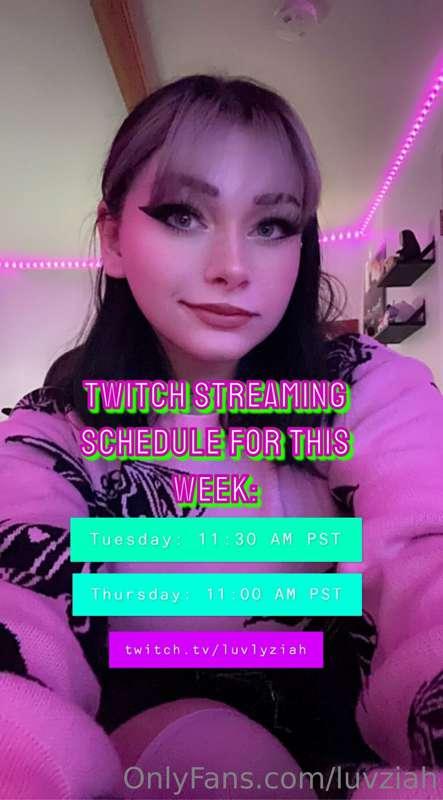 saving the raven cosplay for my twitch stream on tuesday… (s..