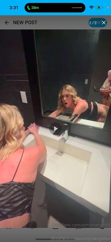 fucked in a public bathroom🥵💦