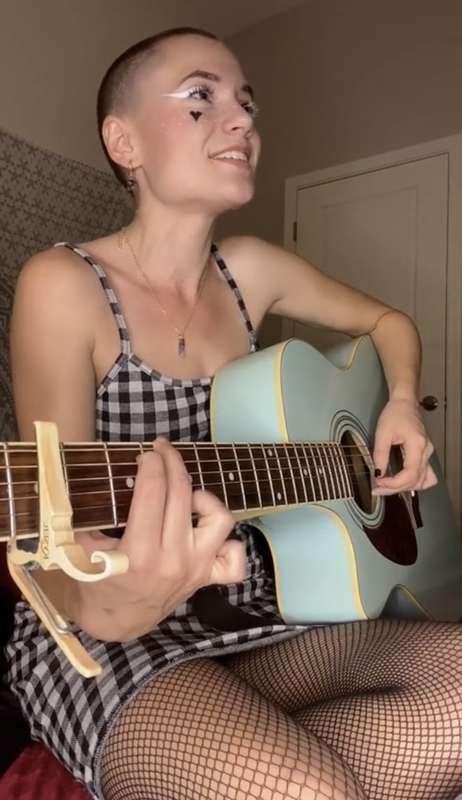 Last nights live jam sesh!! Swipe right for the replay! 👼🏼👼🏼..