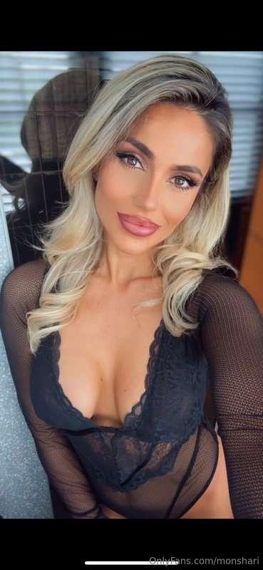 I’m not saying I’m your favorite… but I am💋.