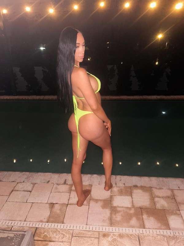 Late night dip, but I’m not the only thing getting wet 😏💦