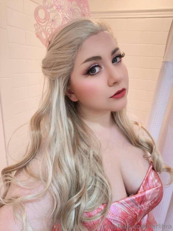 i know this isn’t sexy, but here’s me testing out my glinda ..