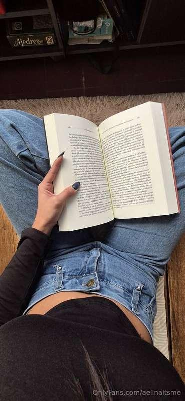 Spent the entire afternoon bookworming 📖🐛