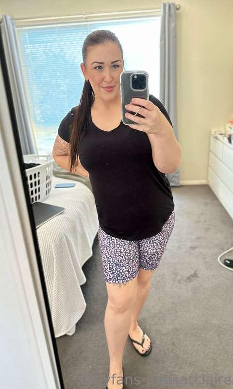 Todays mom/mum outfit and what’s underneath… and what undern..