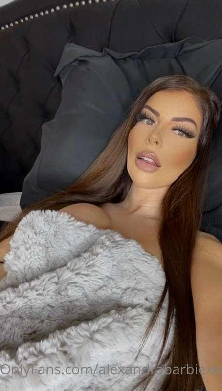 Play with me under these sheets 🤭