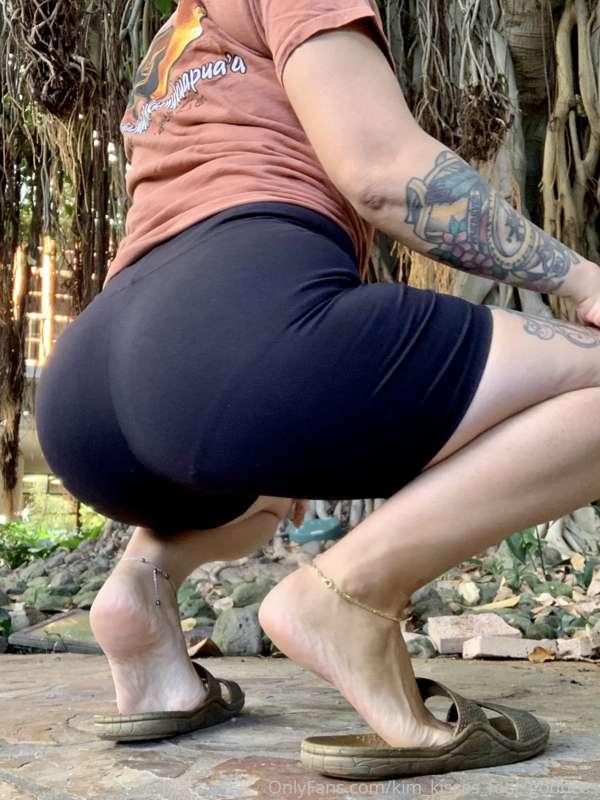 Random stroll on my Sunday morning 😎 Do you like my yoga sho..