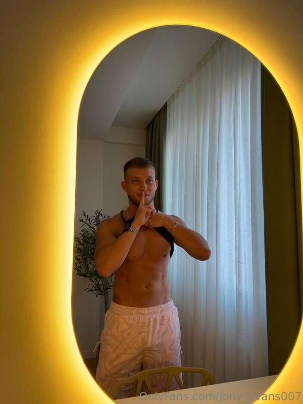 Mirror, mirror on the wall, tell who is sexiest guy here?