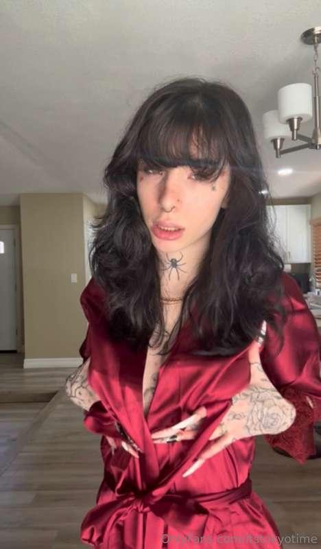 showing off my morning titties to you<3