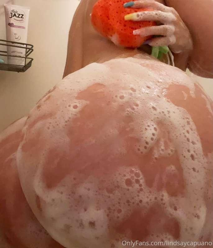 do you want to see me take a shower?💦😜 keep your eye out for..