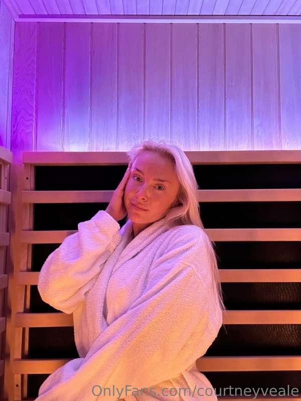 Sauna time in my VIP club today 🔥🥵💥