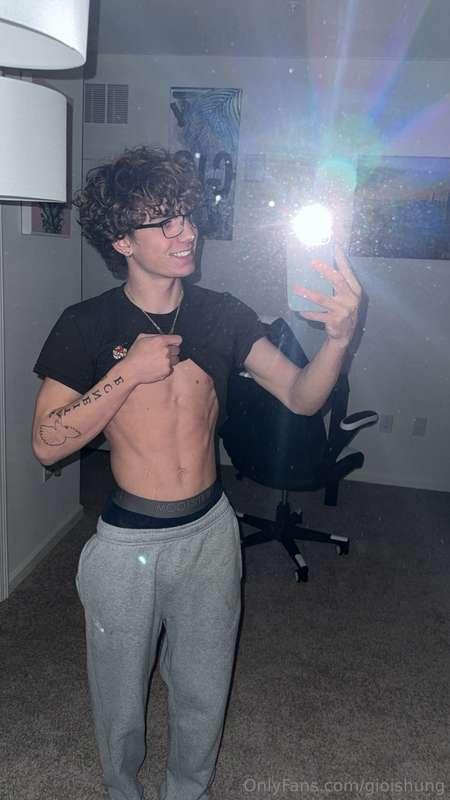 Take my clothes off 😏😏😏