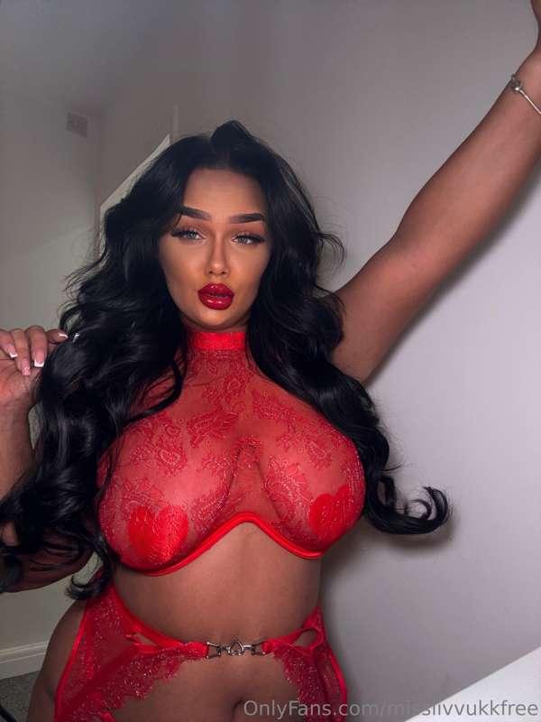 Lady In Red.. @Misslivvukk 🌹🌹