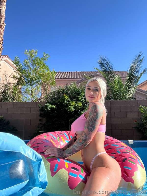 One look & you’re already in trouble 💋