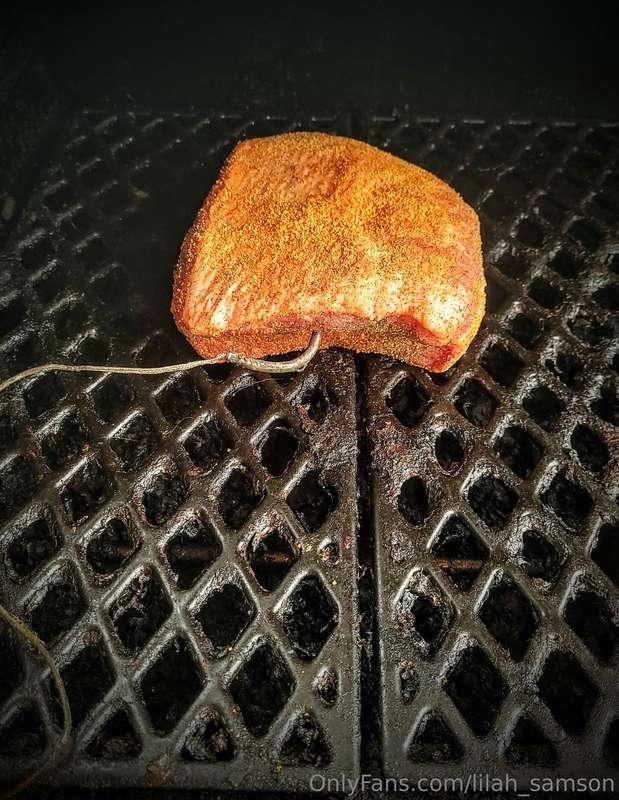 A little 4lb beef brisket with a peach bourbon rub in the sm..